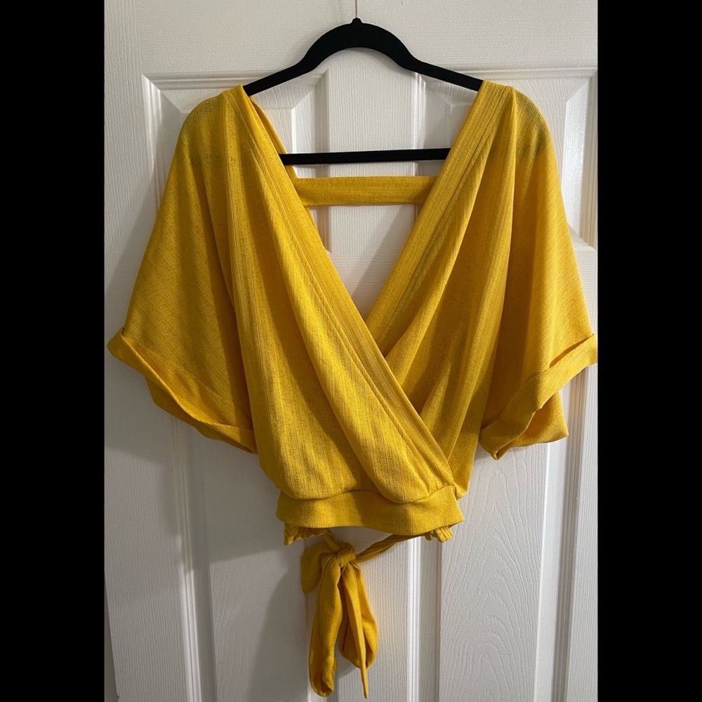 Skylar Rose-Women’s Flowy Crop Blouse-LARGE-***NEVER WORN****